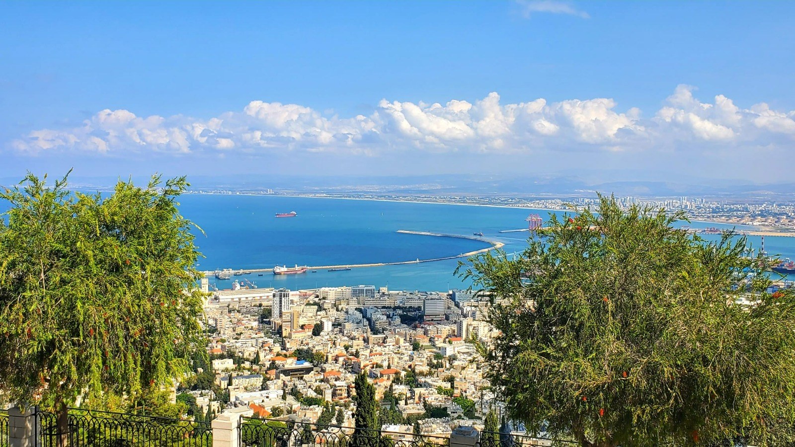 Haïfa — Une ville abordable, religieuse et branchée — entre mer et Carmel